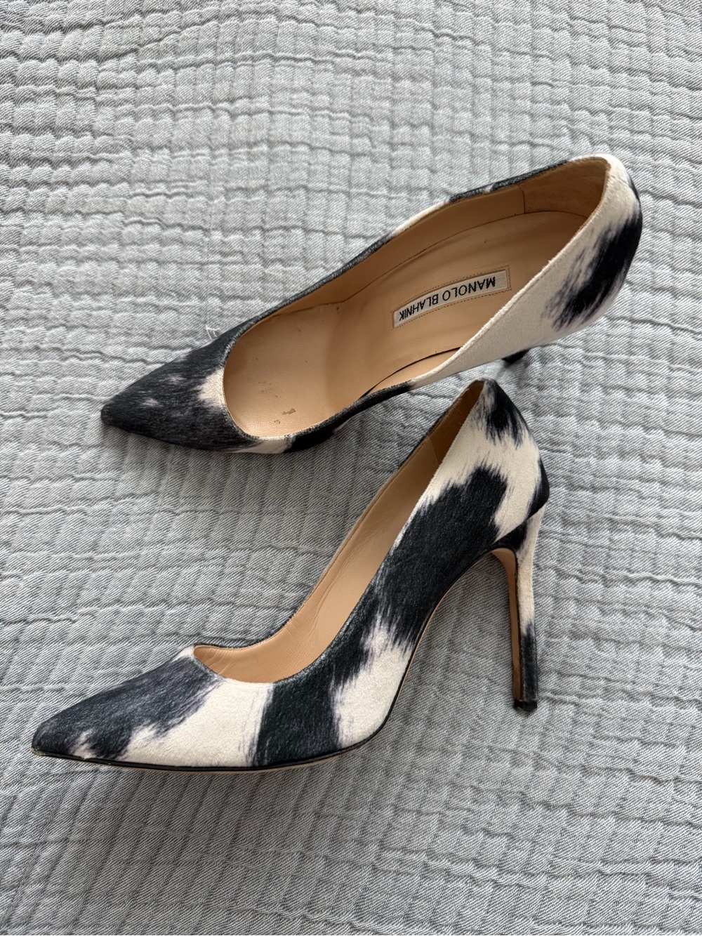 Manolo Blahnik Black & White Cowprint Pointed Toe Pump Sz 8
